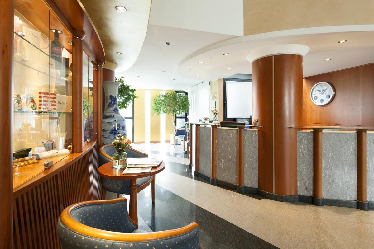 Arosio Hotel Exterior photo